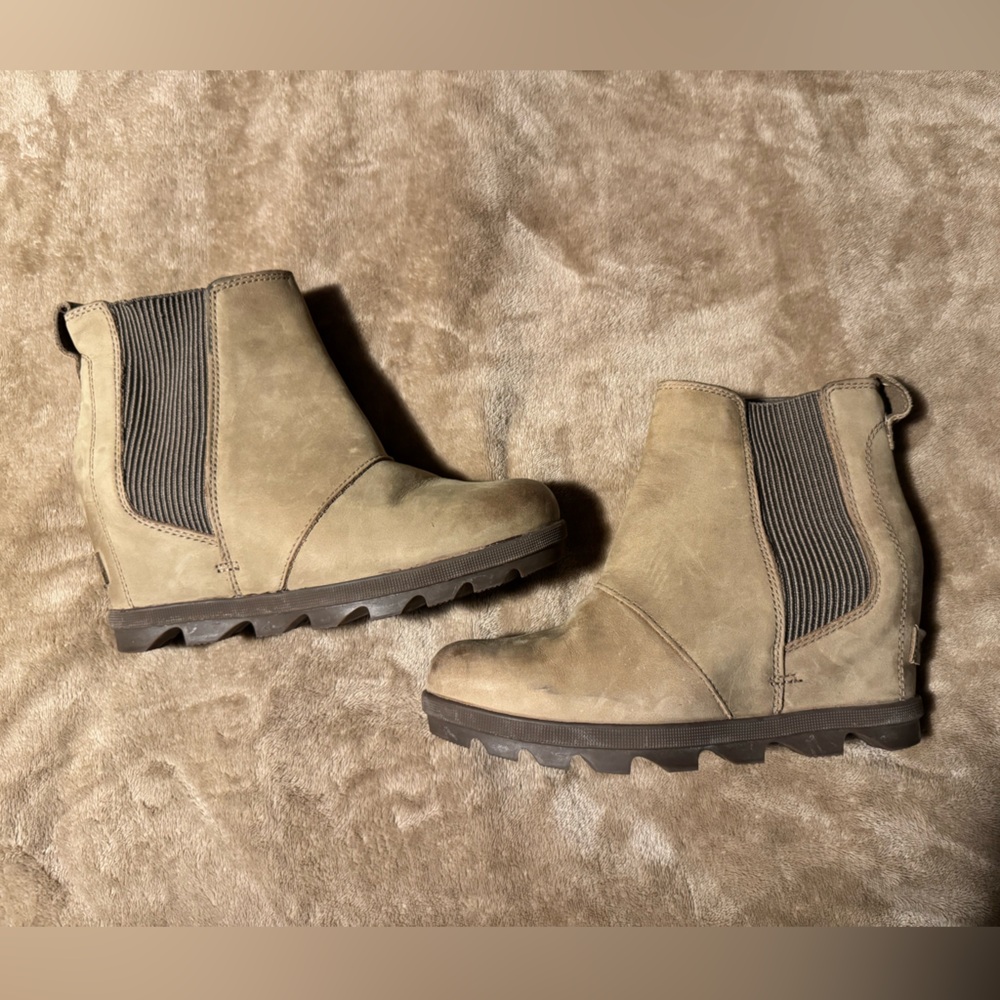 Sorel Joan of Arctic Wedge Boots size 7